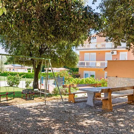 Classy Mobile In With Garden Holiday home Banjole